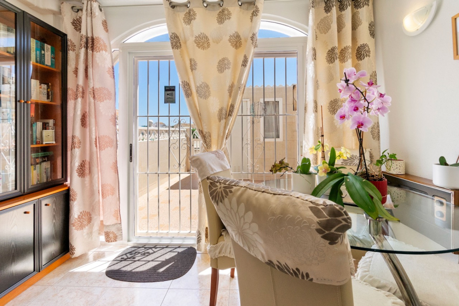 Resale - Duplex / Adosado - Torrevieja  - Aguas Nuevas