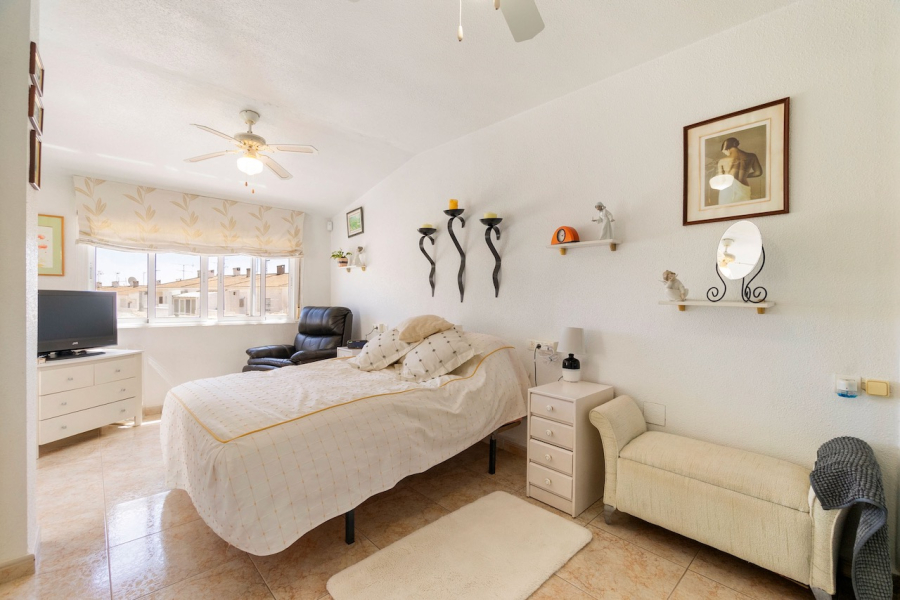Resale - Duplex / Adosado - Torrevieja  - Aguas Nuevas