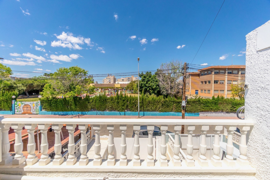 Resale - Duplex / Adosado - Torrevieja  - Aguas Nuevas