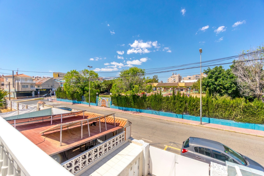 Resale - Duplex / Adosado - Torrevieja  - Aguas Nuevas