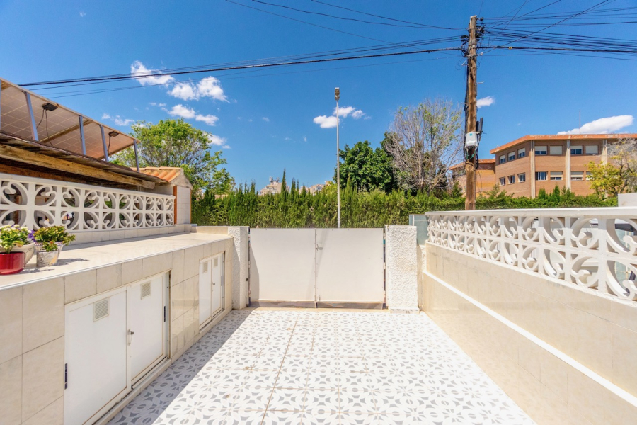 Resale - Duplex / Adosado - Torrevieja  - Aguas Nuevas