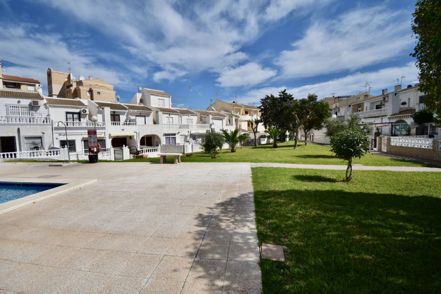 Resale - Duplex / Adosado - Torrevieja  - Aguas Nuevas