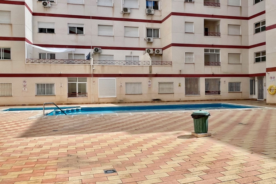 Resale - Lägenhet / Bungalow  - Torrevieja  - Parque de las Naciones