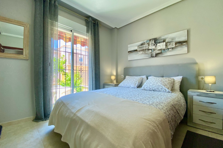 Resale - Apartment/Bungalow - Torrevieja  - Aguas Nuevas