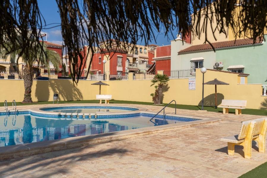 Resale - Apartment/Bungalow - Torrevieja  - Aguas Nuevas