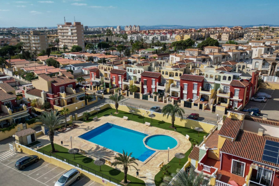 Resale - Apartment/Bungalow - Torrevieja  - Aguas Nuevas
