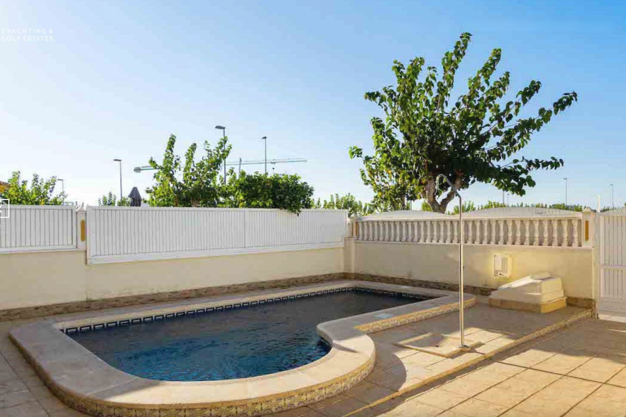 Resale - Villa / Semi-adosado - Pilar de la Horadada