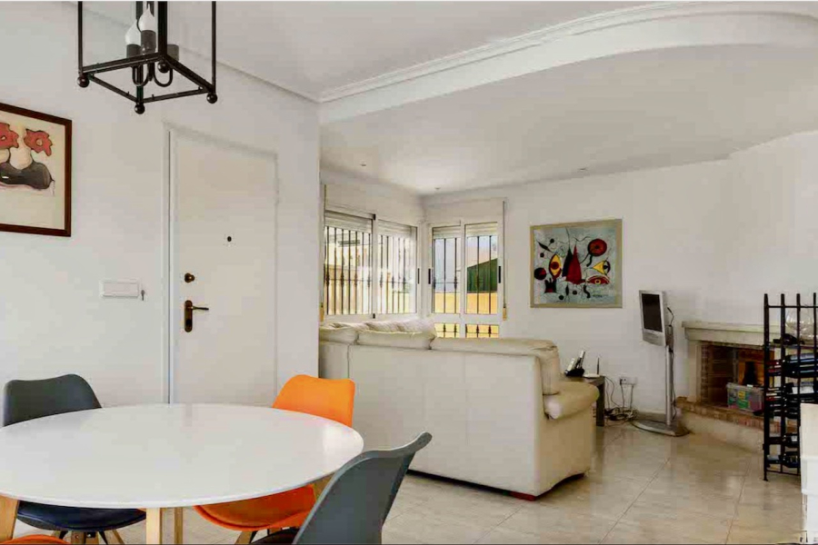 Resale - Villa / Semi-adosado - Pilar de la Horadada
