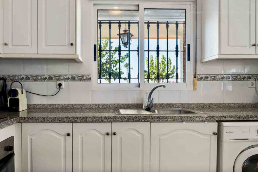 Resale - Villa / Semi-adosado - Pilar de la Horadada