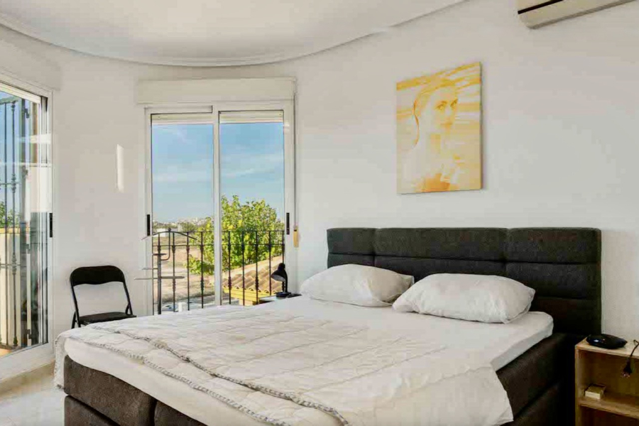 Resale - Villa / Semi-adosado - Pilar de la Horadada