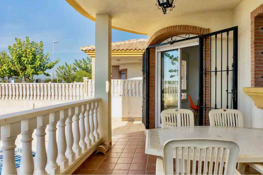 Resale - Villa / Semi-adosado - Pilar de la Horadada