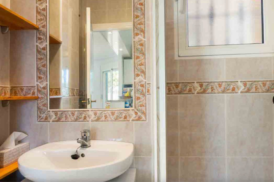 Resale - Villa / Semi-adosado - Pilar de la Horadada