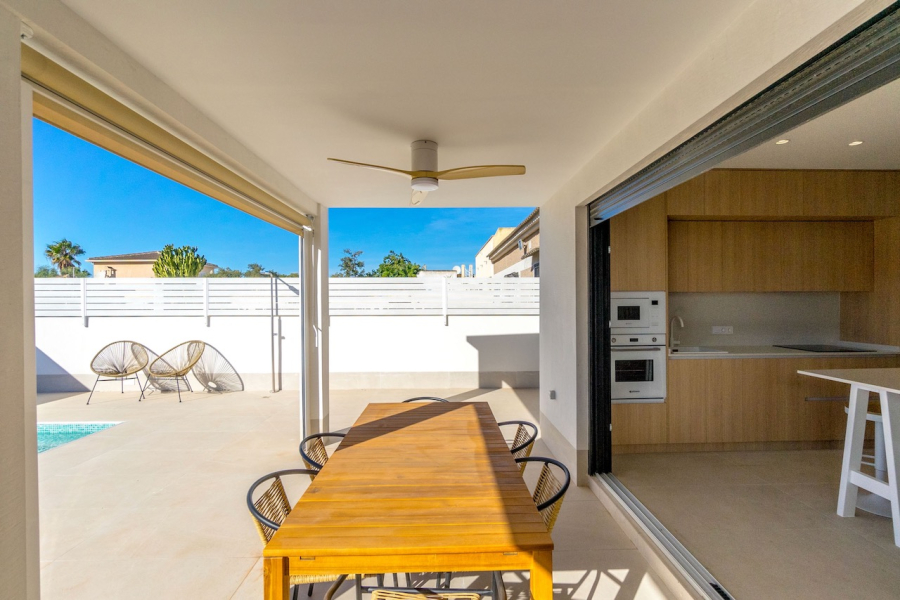 Resale - Villa / Semi-adosado - Torrevieja  - El Chaparral