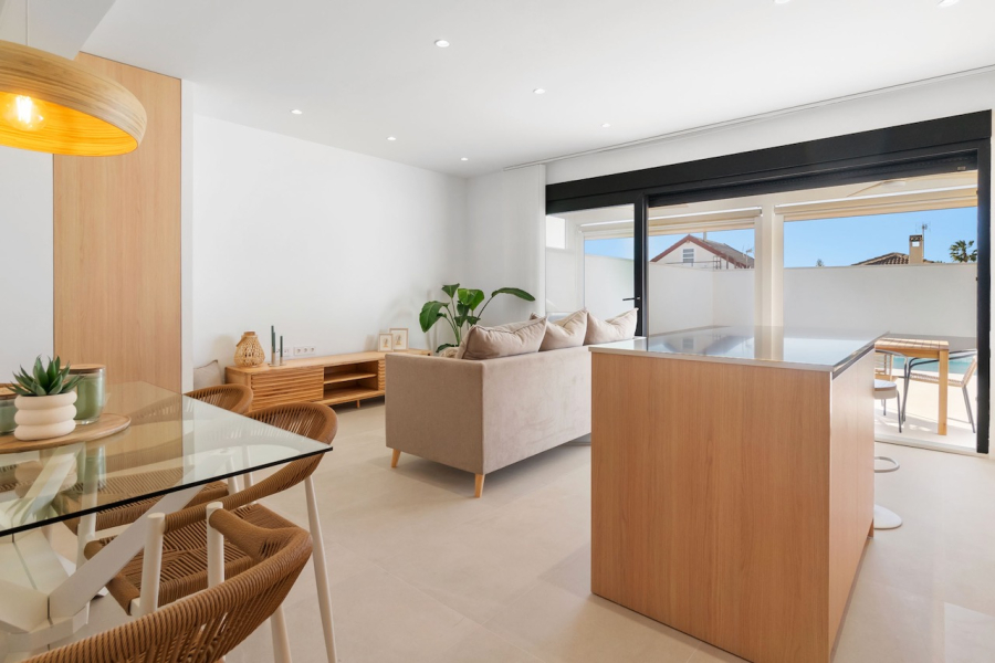 Resale - Villa / Semi-adosado - Torrevieja  - El Chaparral