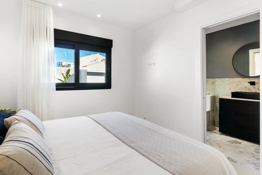 Resale - Villa / Semi-adosado - Torrevieja  - El Chaparral