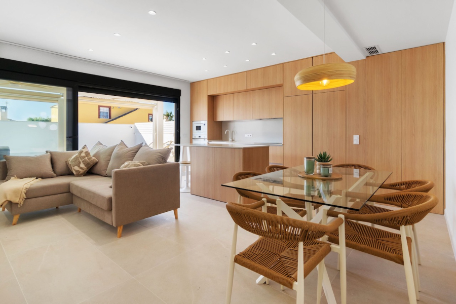 Resale - Villa / Semi-adosado - Torrevieja  - El Chaparral