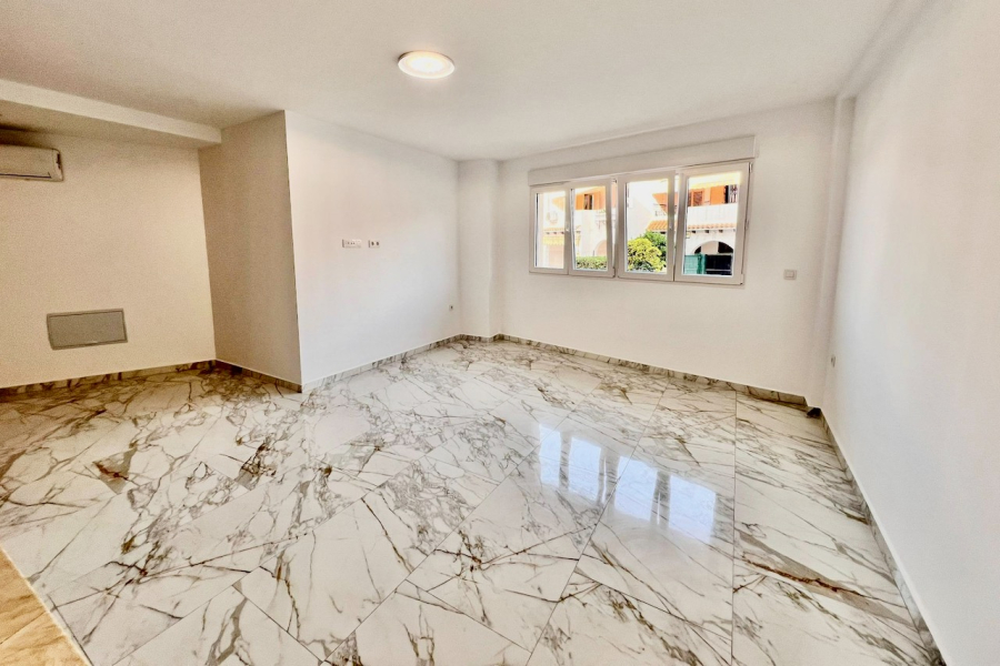 Resale - Apartment/Bungalow - Torrevieja  - Los Locos