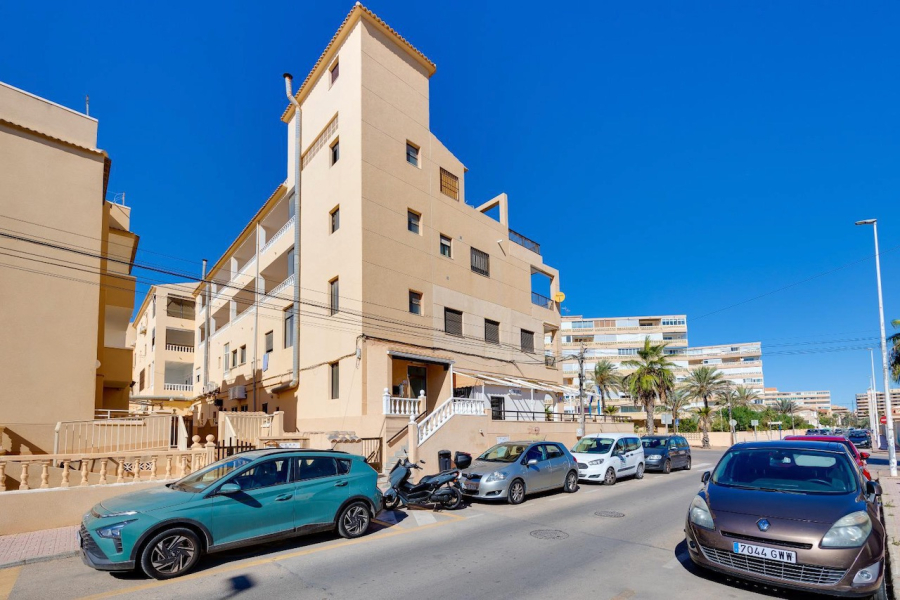Resale - Lägenhet / Bungalow  - Torrevieja  - La Mata
