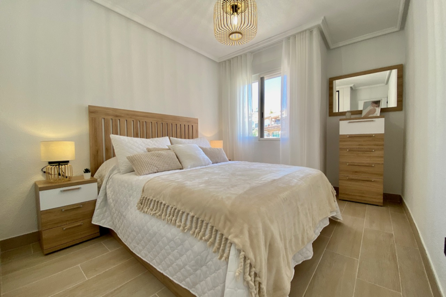 Resale - Apartamento/Bungalow - Torrevieja  - La Mata