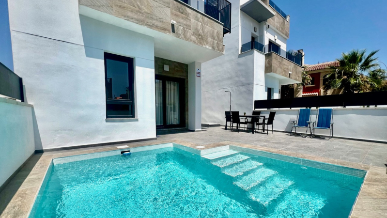 Villa / Semi detached - Resale - Torrevieja  - La Torreta