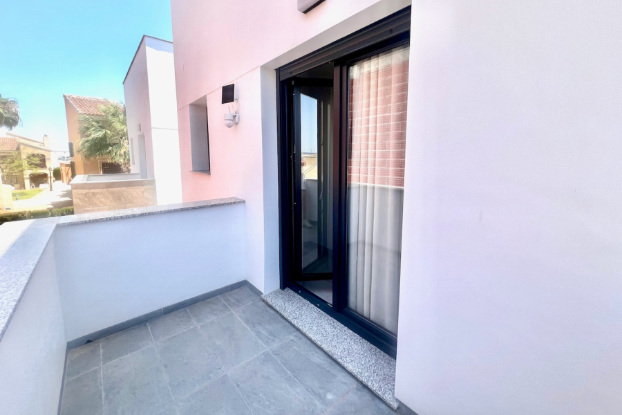 Resale - Villa / Semi-adosado - Torrevieja  - La Torreta