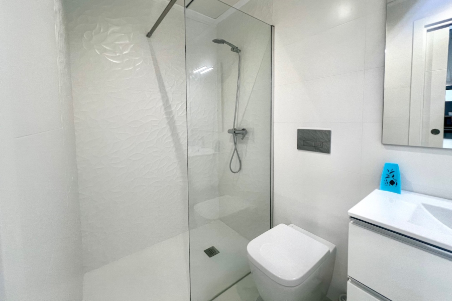 Resale - Villa / Semi-adosado - Torrevieja  - La Torreta