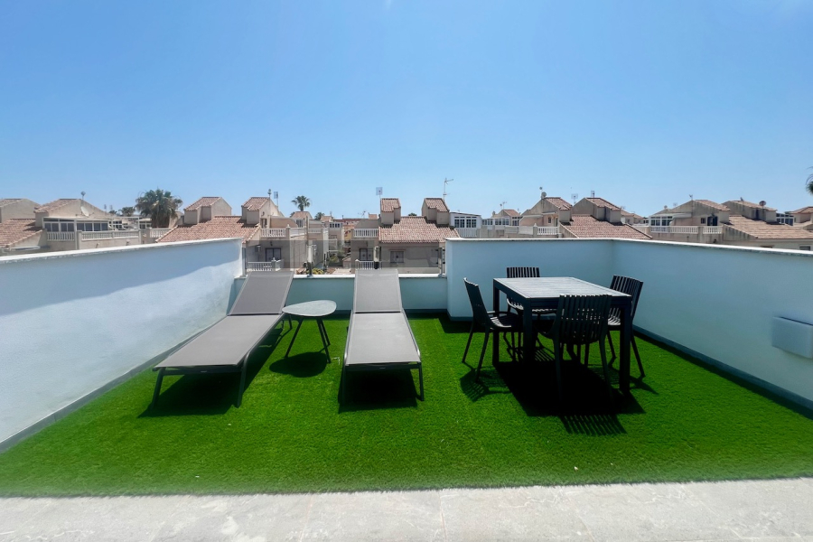 Resale - Villa / Semi-adosado - Torrevieja  - La Torreta