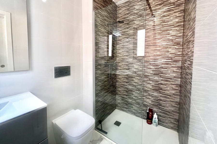 Resale - Villa / Semi-adosado - Torrevieja  - La Torreta