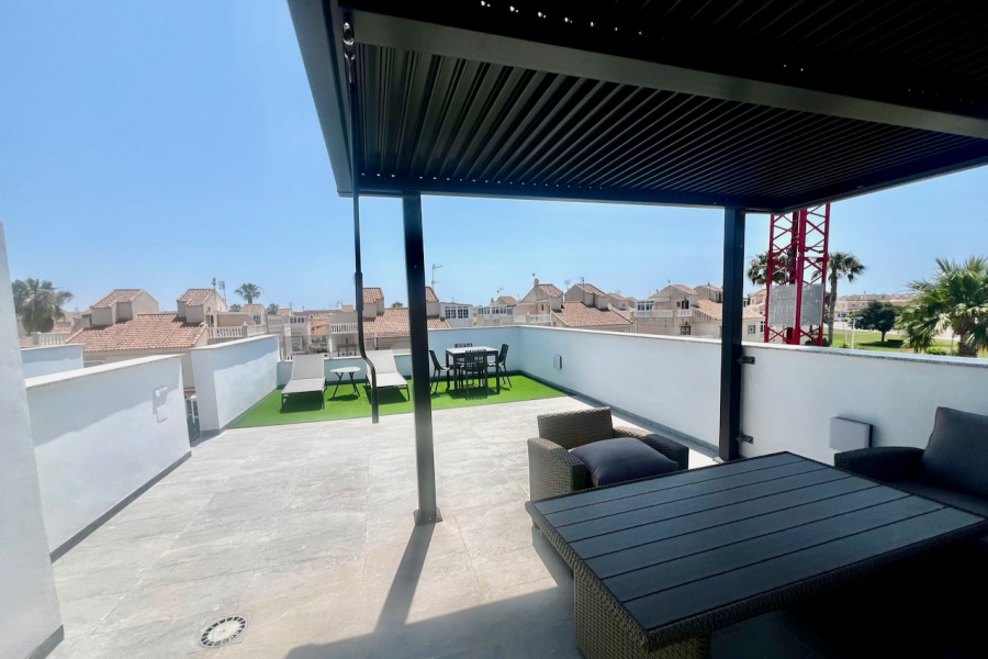 Resale - Villa / Semi-adosado - Torrevieja  - La Torreta