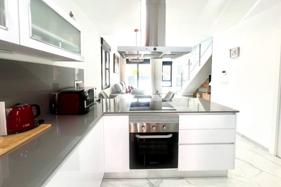 Resale - Villa / Semi-adosado - Torrevieja  - La Torreta