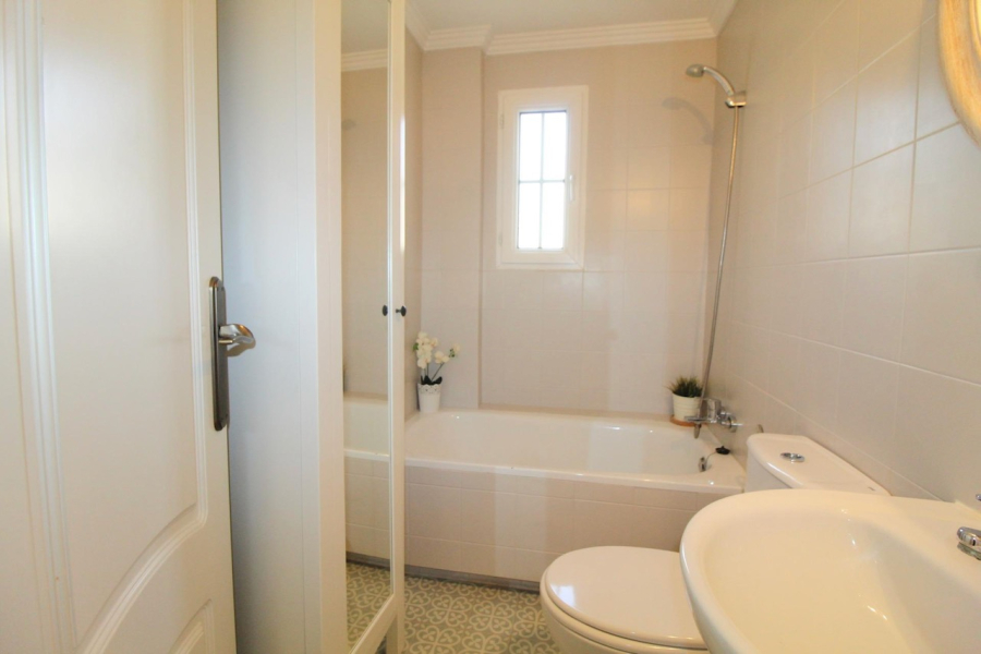 Resale - Lägenhet / Bungalow  - Torrevieja  - La Veleta
