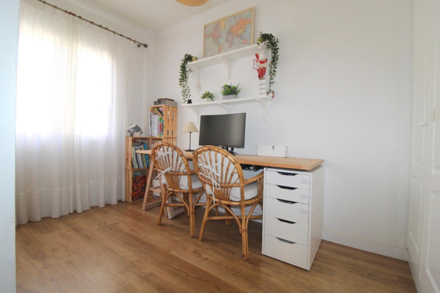Resale - Lägenhet / Bungalow  - Torrevieja  - La Veleta