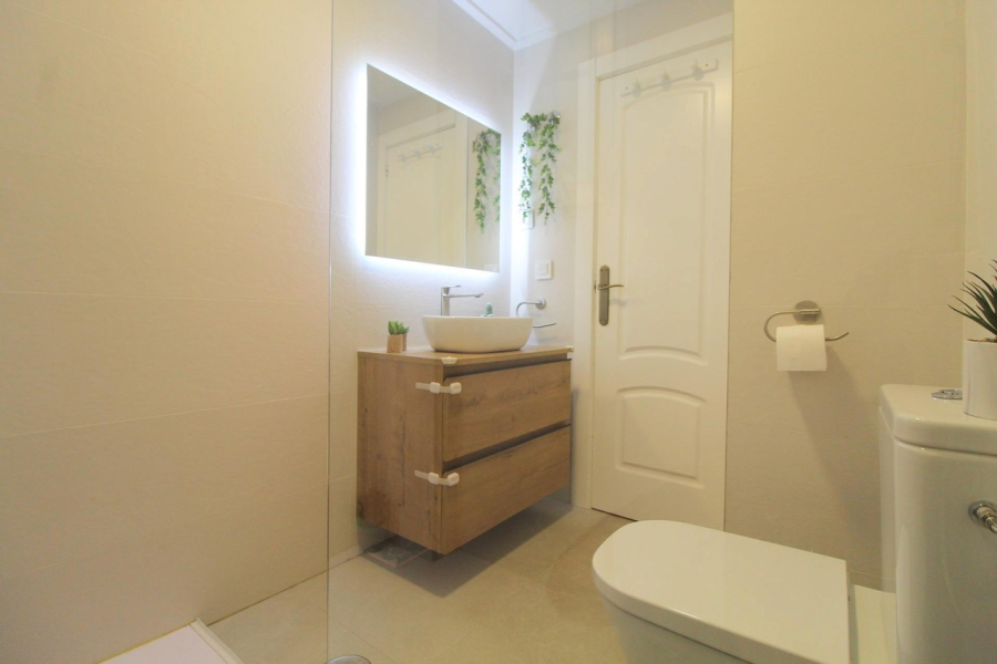 Resale - Lägenhet / Bungalow  - Torrevieja  - La Veleta