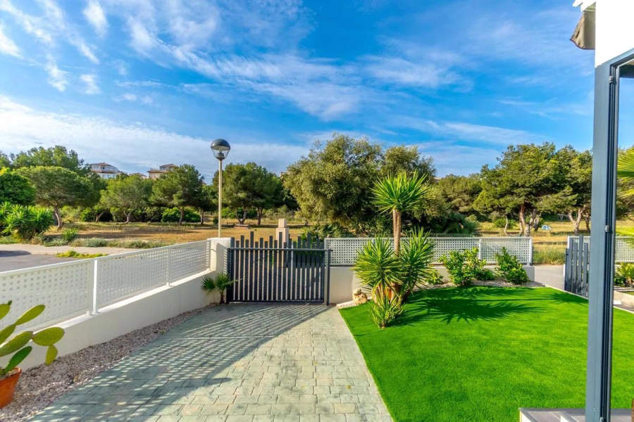 Resale - Villa / Semi detached - Orihuela Costa - La Zenia