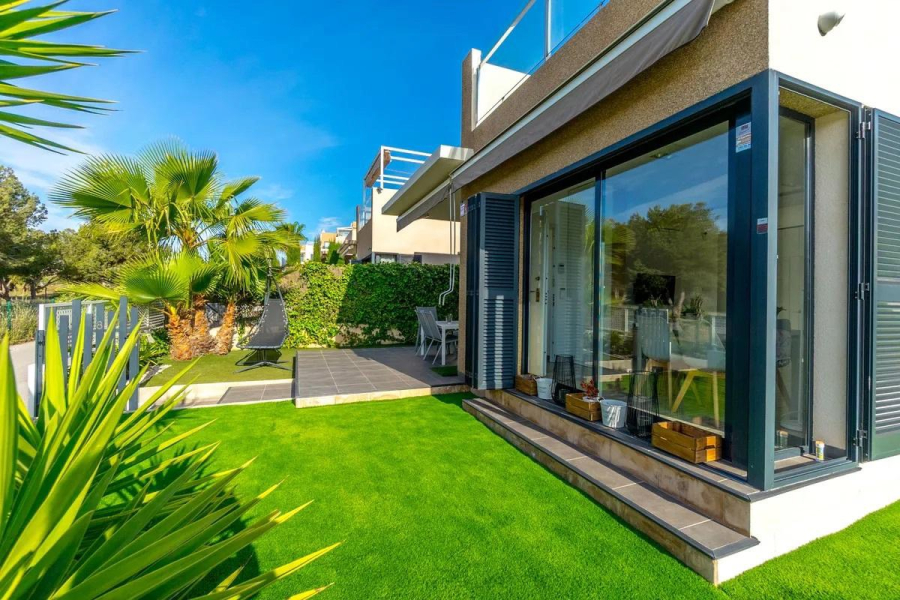 Resale - Villa / Semi detached - Orihuela Costa - La Zenia