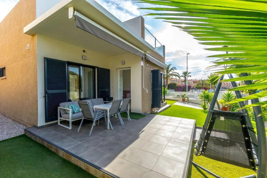 Resale - Villa / Semi detached - Orihuela Costa - La Zenia