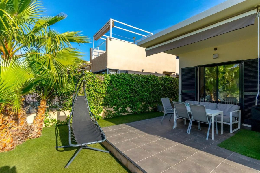 Resale - Villa / Semi detached - Orihuela Costa - La Zenia