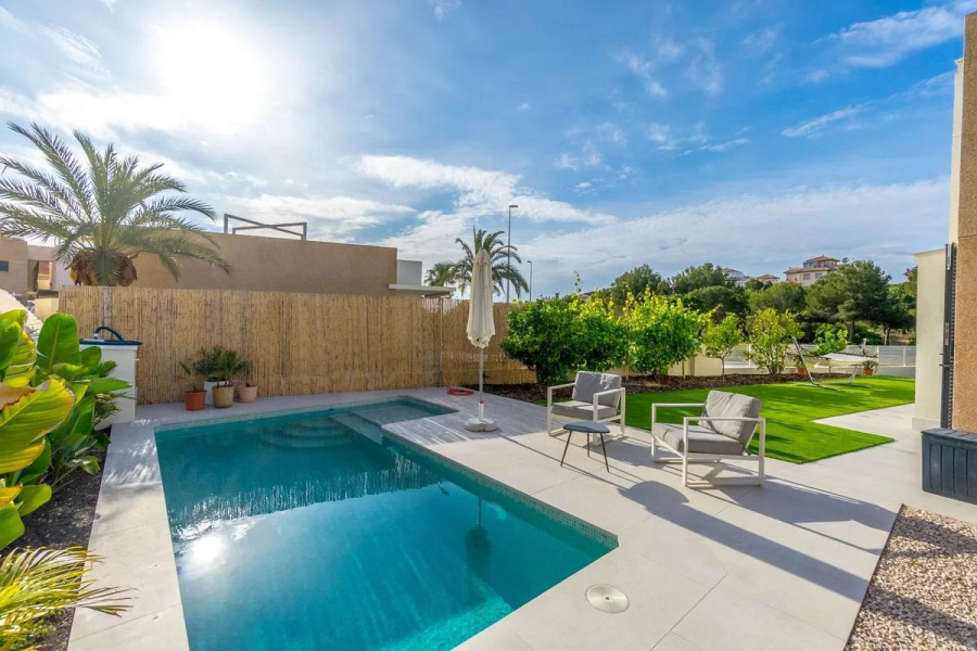Resale - Villa / Semi detached - Orihuela Costa - La Zenia