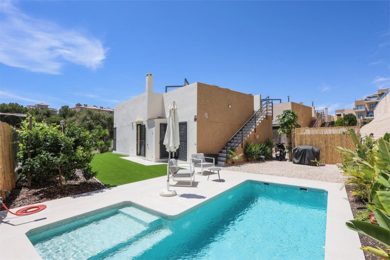 Villa / Semi detached - Resale - Orihuela Costa - La Zenia