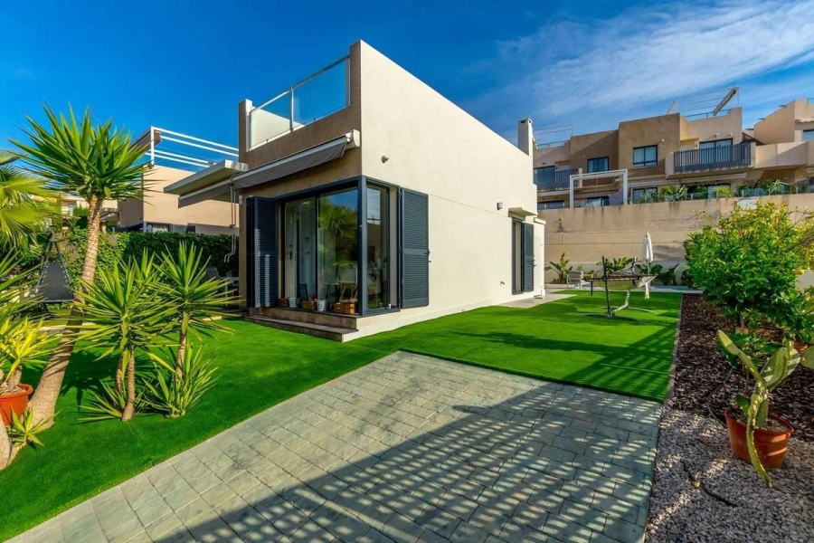 Resale - Villa / Semi detached - Orihuela Costa - La Zenia