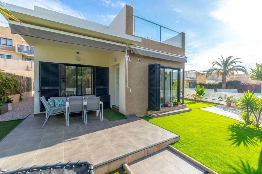 Resale - Villa / Semi detached - Orihuela Costa - La Zenia