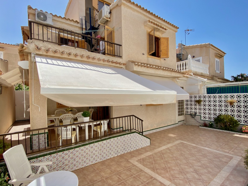 Villa / Semi-adosado - Resale - Torrevieja  - E001035-10