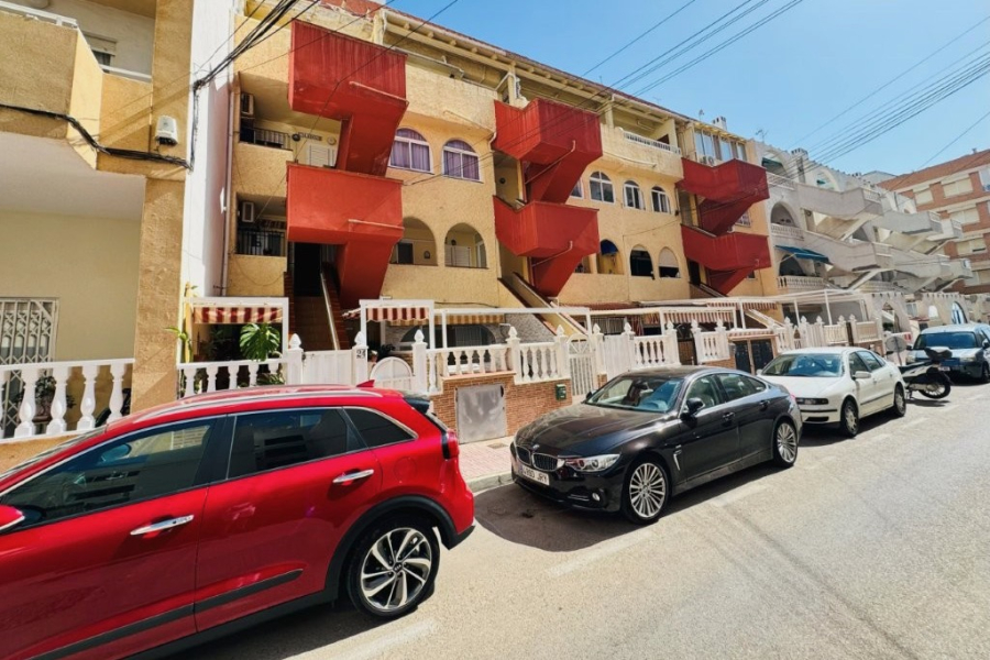 Resale - Lägenhet / Bungalow  - Torrevieja  - La Mata