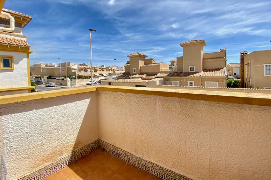 Resale - Duplex / Adosado - Torrevieja  - Aguas Nuevas