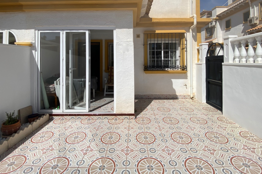 Resale - Duplex / Adosado - Torrevieja  - Aguas Nuevas