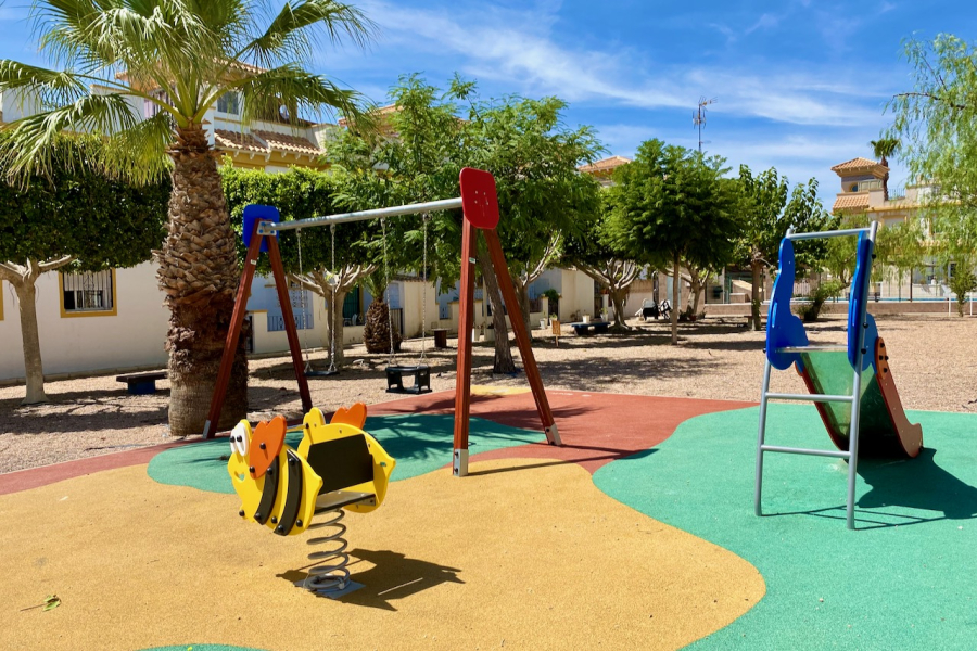 Resale - Duplex / Adosado - Torrevieja  - Aguas Nuevas