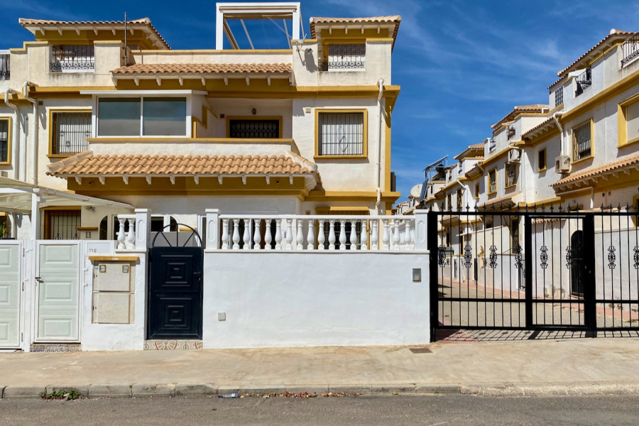 Resale - Duplex / Adosado - Torrevieja  - Aguas Nuevas