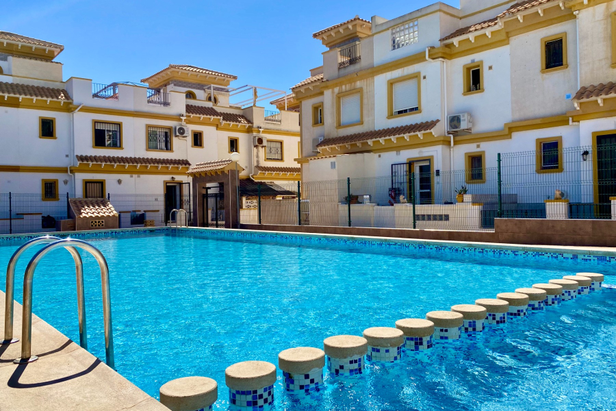 Resale - Duplex / Adosado - Torrevieja  - Aguas Nuevas