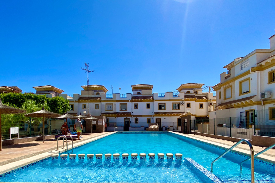 Resale - Duplex / Adosado - Torrevieja  - Aguas Nuevas