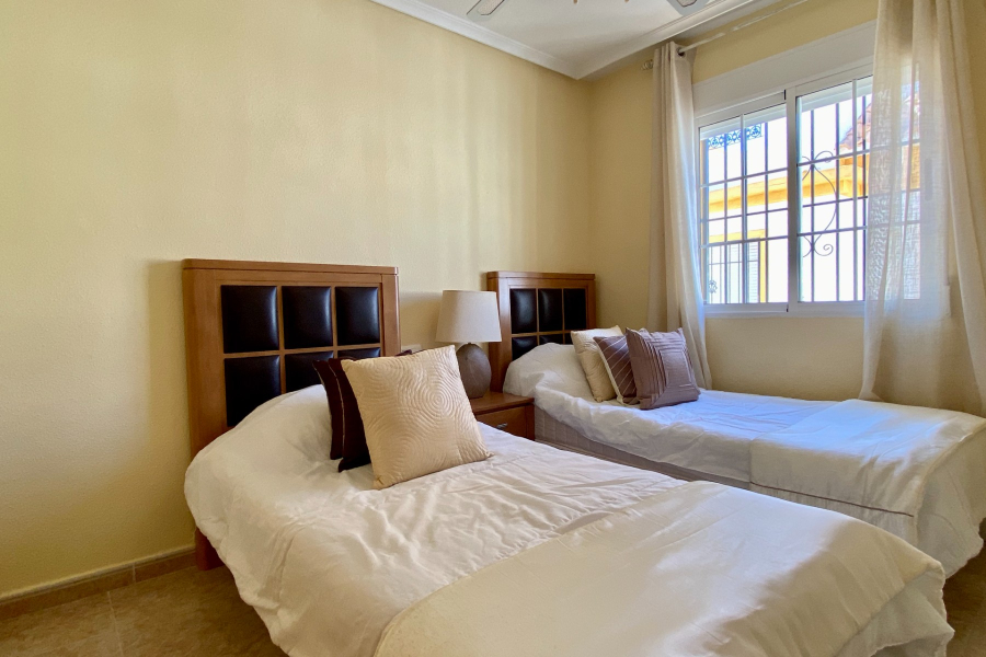 Resale - Duplex / Adosado - Torrevieja  - Aguas Nuevas